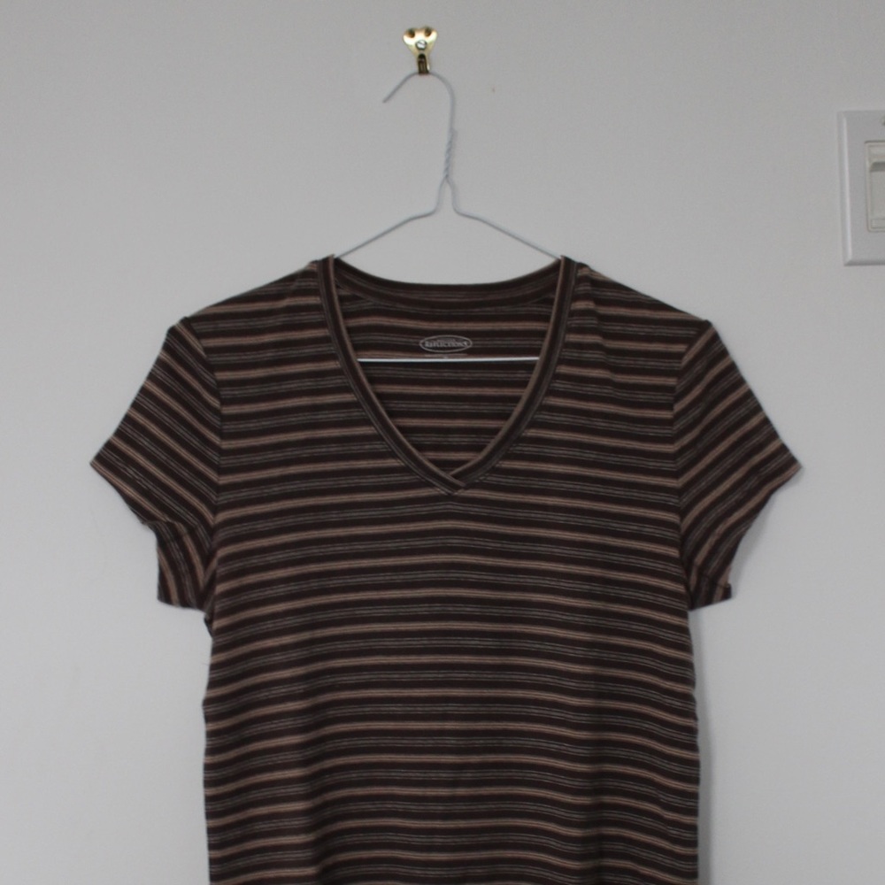 🌟2/$14🌟 Northern Reflections brown striped v-neck tee